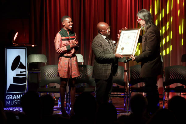 Nwaka Onwusa with Jermaine Dupri during an exhibition program